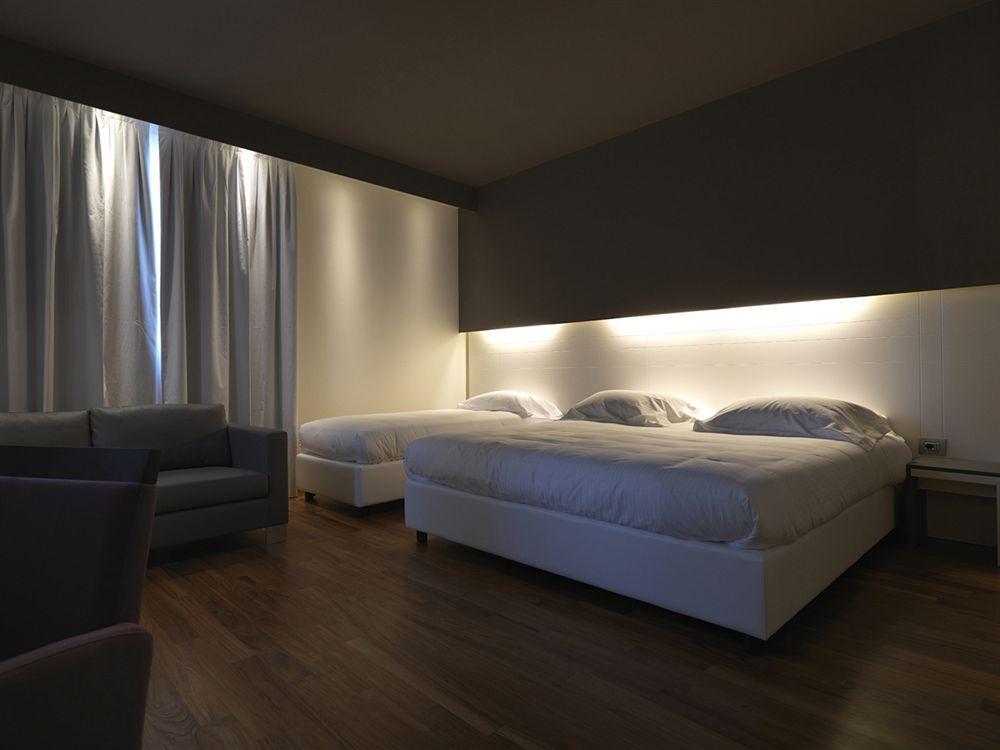 Hotel Mariet Romano di Lombardia Exterior foto