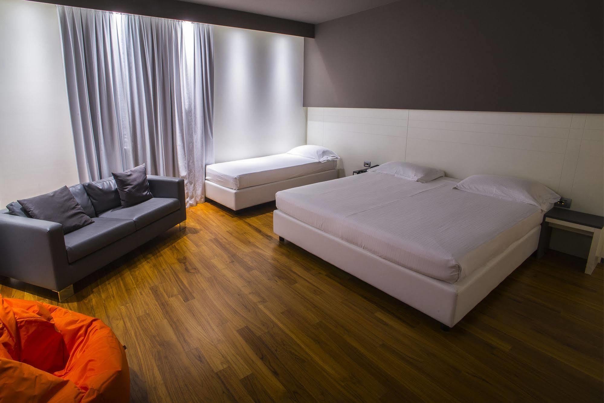 Hotel Mariet Romano di Lombardia Exterior foto